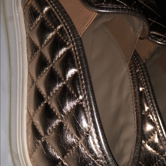 Rose Gold STEVE MADDEN Slip Ons Sz 7.5 - Picture 4 of 6